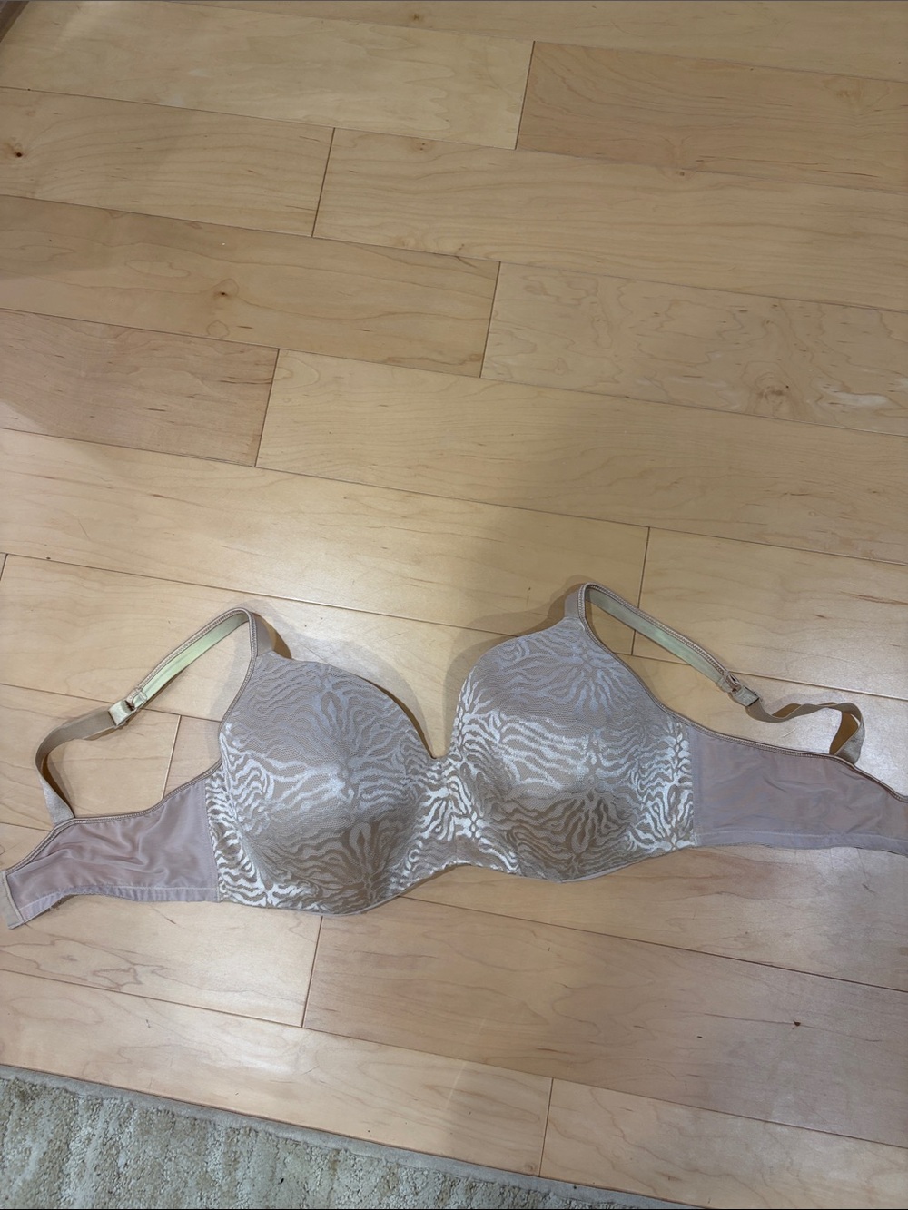 Playtex Nude Animal-Print 
Size 44DD cream Style M585
Like new